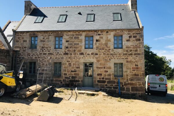 Rénovation globale d’une bâtisse en pierres à Trégastel (22 – Côtes d’Armor)