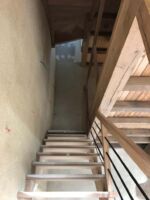 Escalier en chêne massif, balustres en métal
