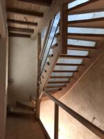 Escalier en chêne massif, balustres en métal