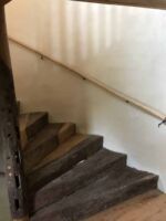 Escalier massif et main courante en chêne