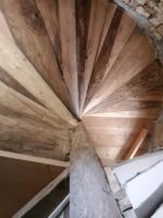 Escalier massif et main courante en chêne